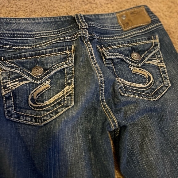 SILVER Suki Surplus Medium Wash Jeans - Picture 10 of 10